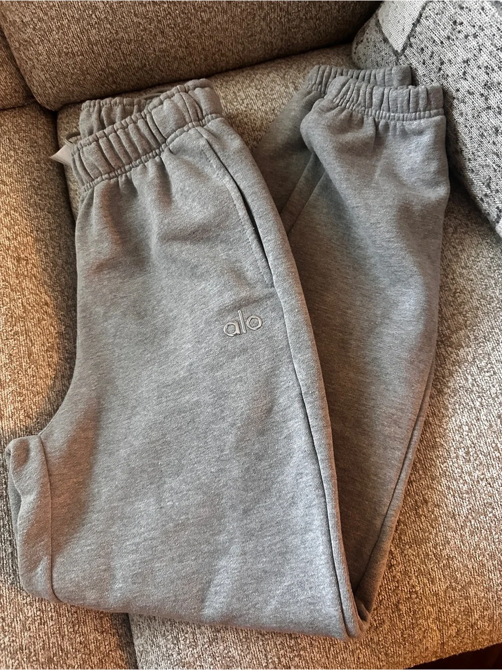Alo Yoga Gray Sweatpants – XS – New Without Tags